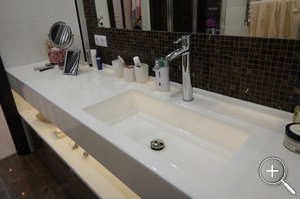 Столешницы в ванную комнату из натурального, искусственного акрилового, кварцевого камня