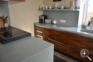Столешницы для кухни из искусственного акрилового, кварцевого и натурального камня