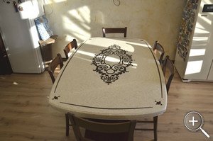 Обеденные столы из искусственного акрилового, кварцевого и натурального камня