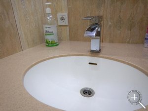 Столешницы для ванной из природного, искусственного акрилового и кварцевого камня